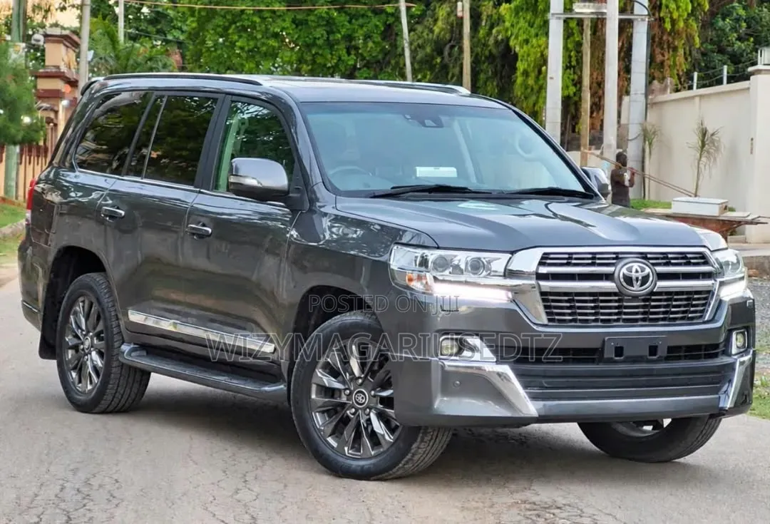 Toyota Land Cruiser 4.5 V8 VXR 2018 Gray