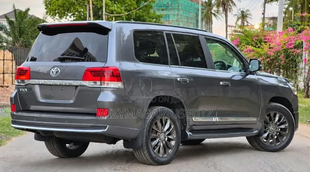 Toyota Land Cruiser 4.5 V8 VXR 2018 Gray