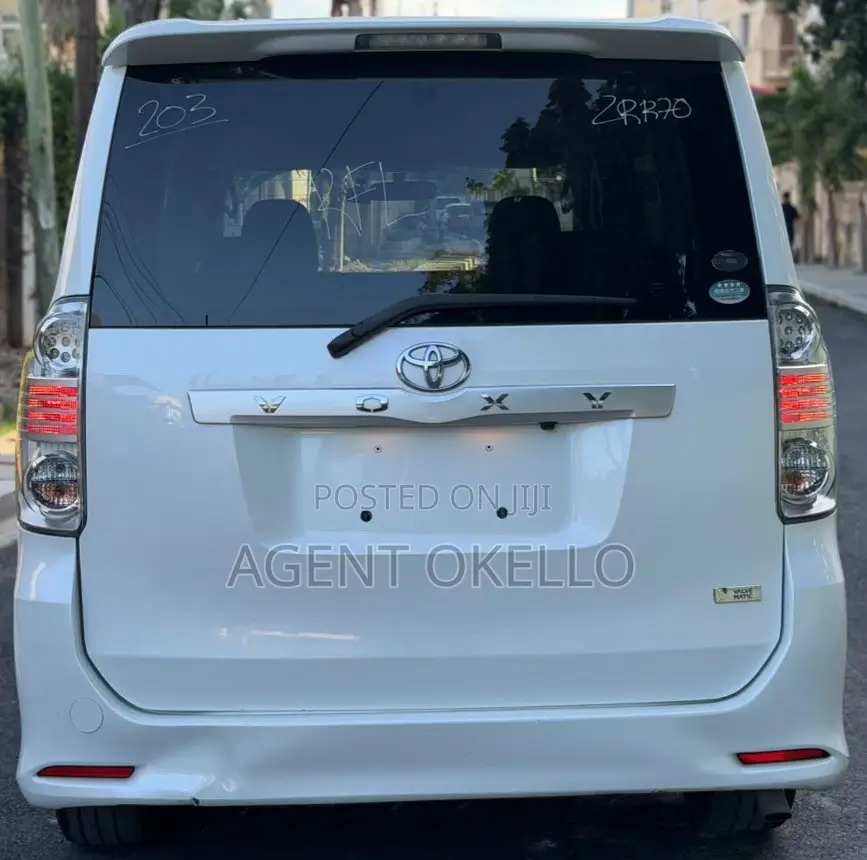 Toyota Voxy 2009 White
