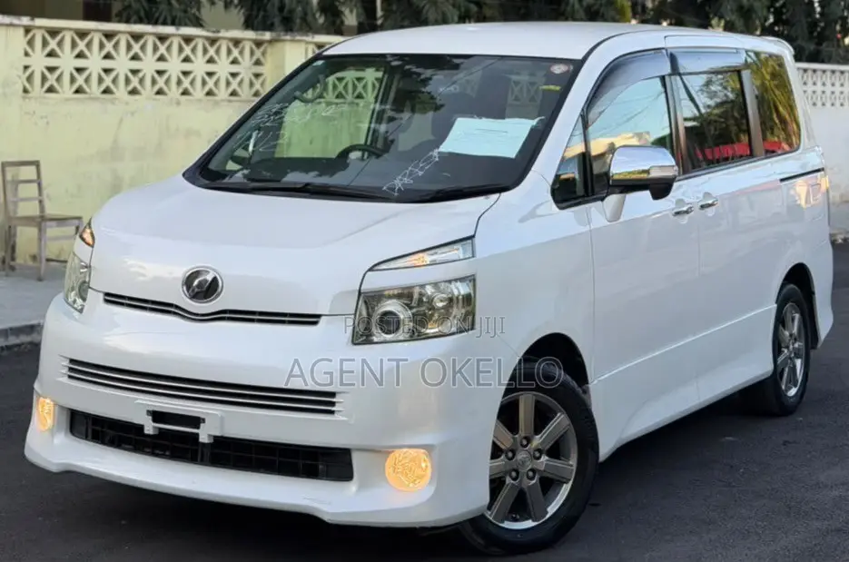 Toyota Voxy 2009 White