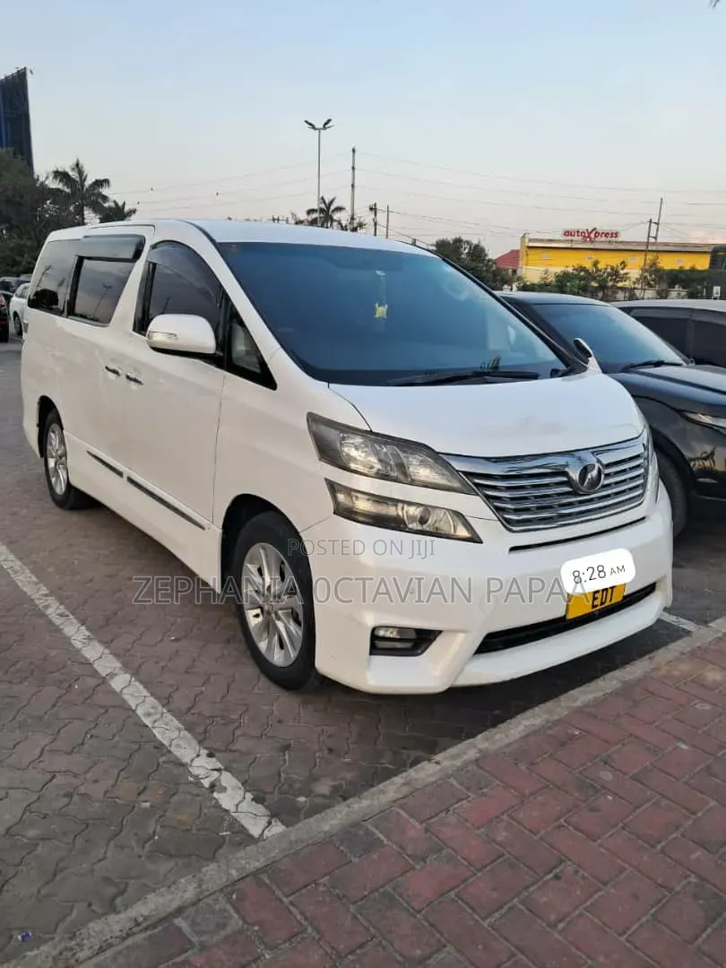 Toyota Vellfire 2010 White