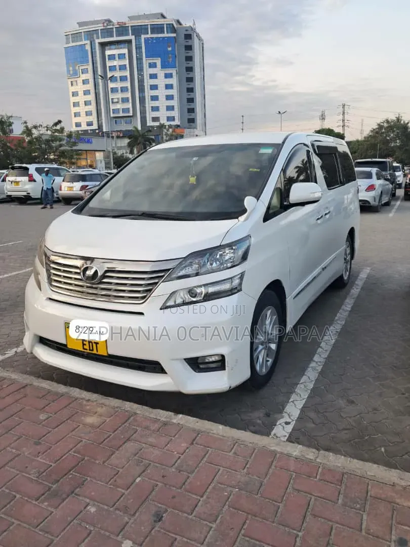 Toyota Vellfire 2010 White