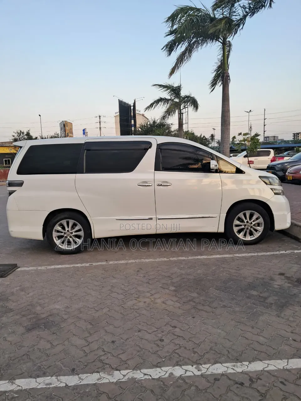 Toyota Vellfire 2010 White