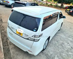 Toyota Vellfire 2010 White