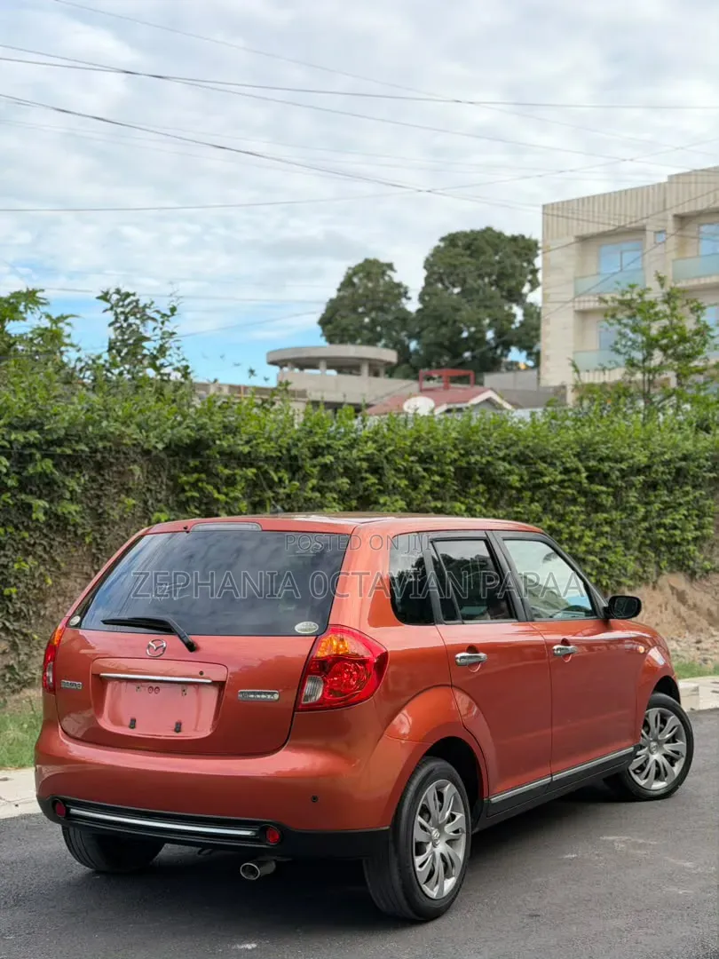 Mazda Verisa 2009 Orange