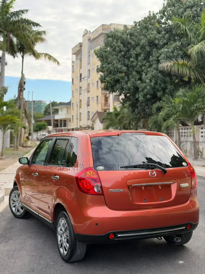 Mazda Verisa 2009 Orange