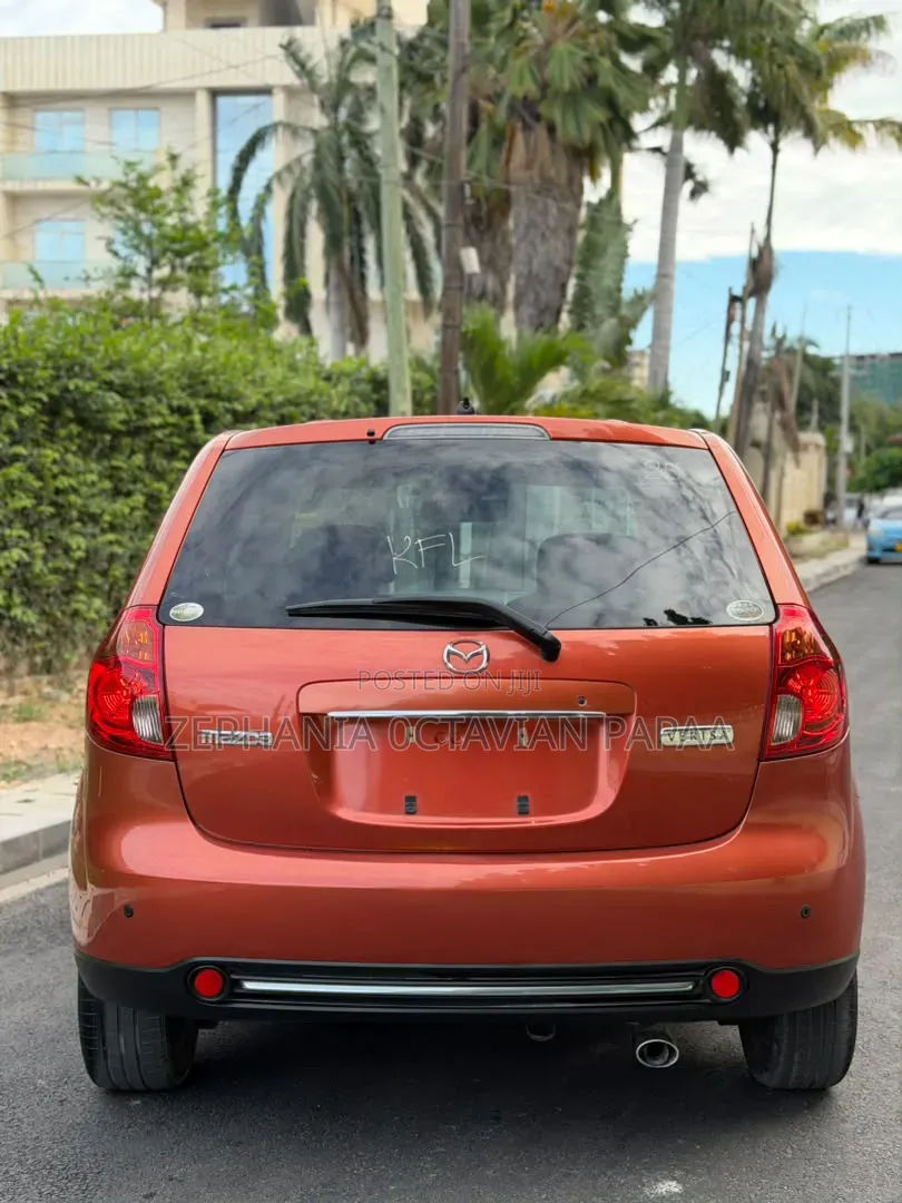 Mazda Verisa 2009 Orange