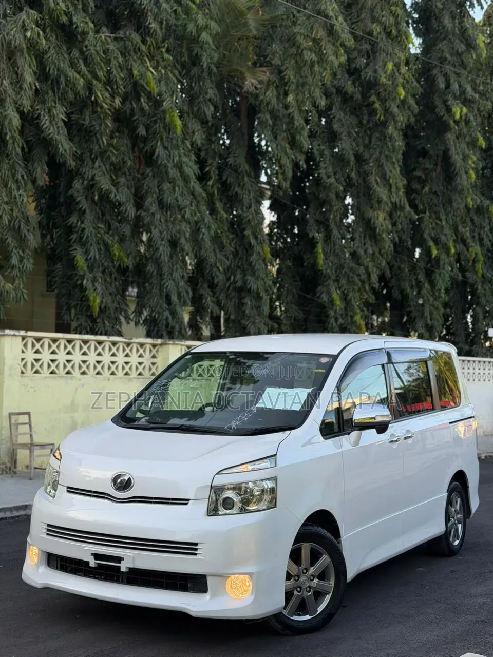 Toyota Noah 2009 White