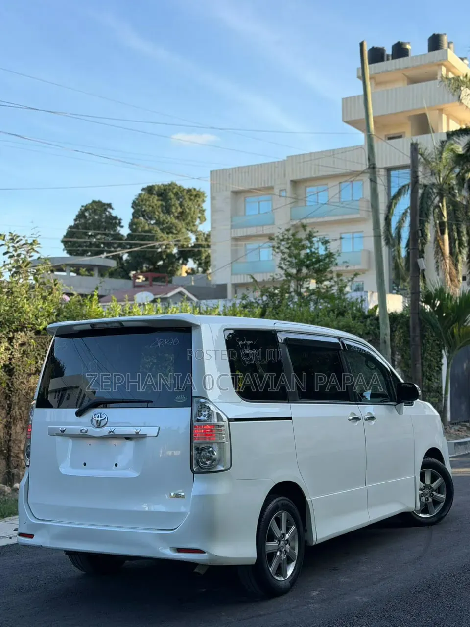 Toyota Noah 2009 White