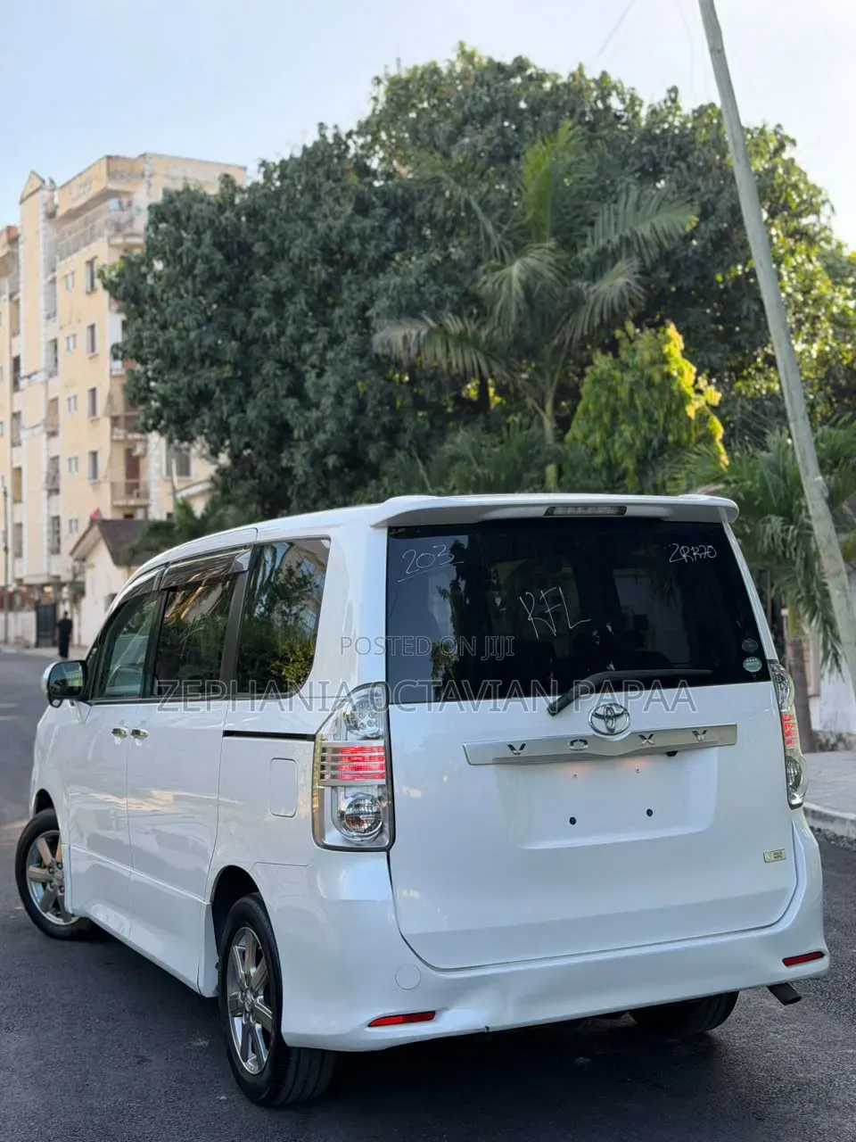 Toyota Noah 2009 White