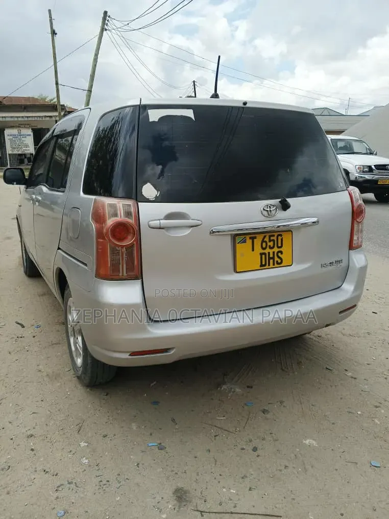 Toyota Raum 2004 Silver
