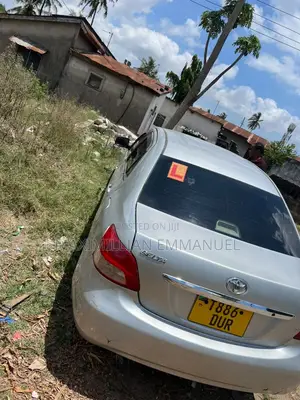 Toyota Belta 2013 Silver