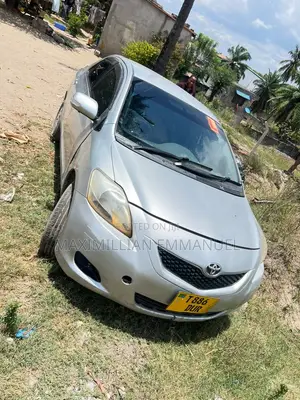 Toyota Belta 2013 Silver