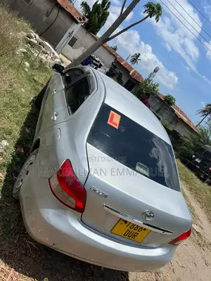 Toyota Belta 2013 Silver