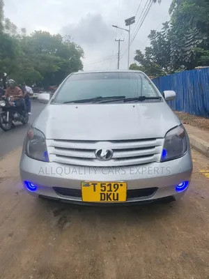 Toyota IST 2003
