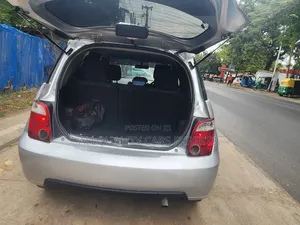 Toyota IST 2003
