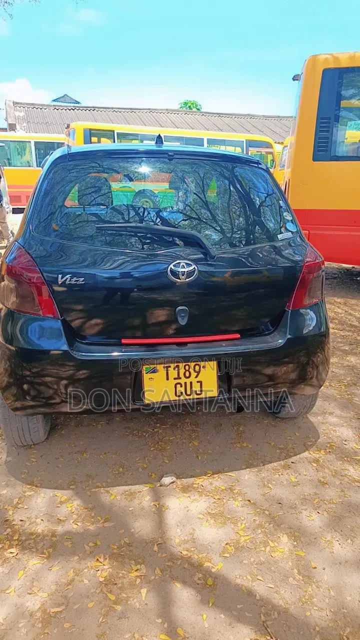 Toyota Vitz 2005 Black
