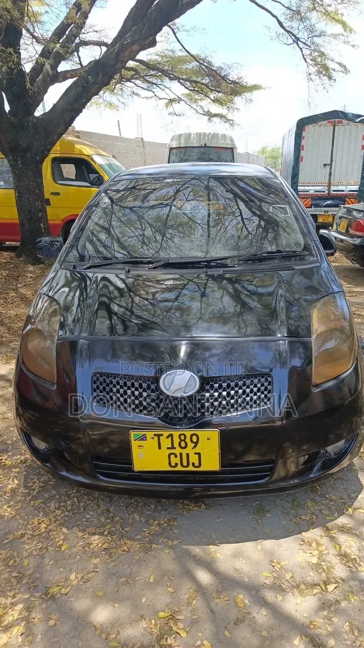 Toyota Vitz 2005 Black