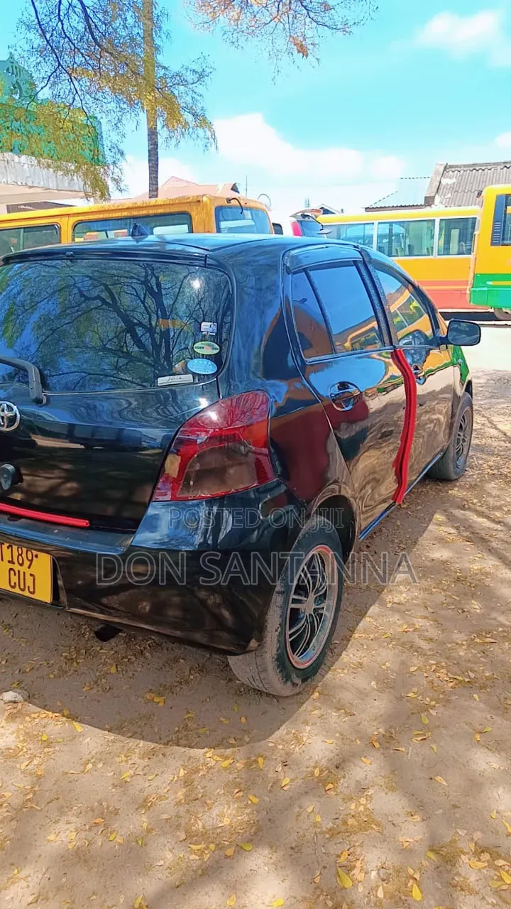 Toyota Vitz 2005 Black