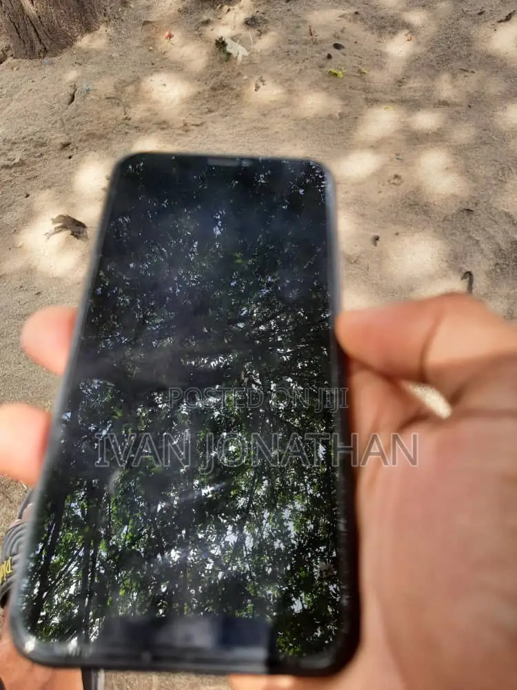 New Apple iPhone 11 64 GB Black