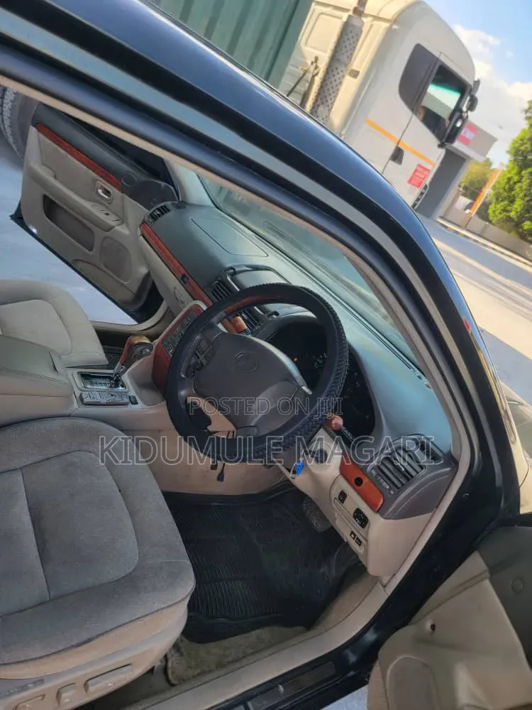 Toyota Progress 2004 Black