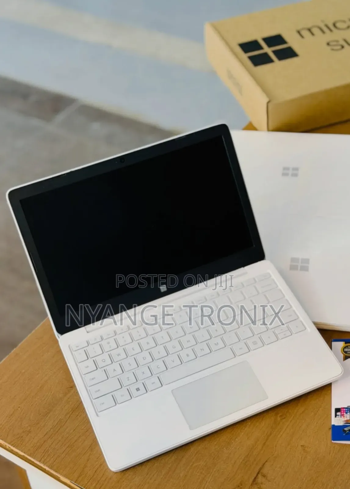 Laptop Microsoft Surface Laptop SE 8GB Intel SSD 128GB