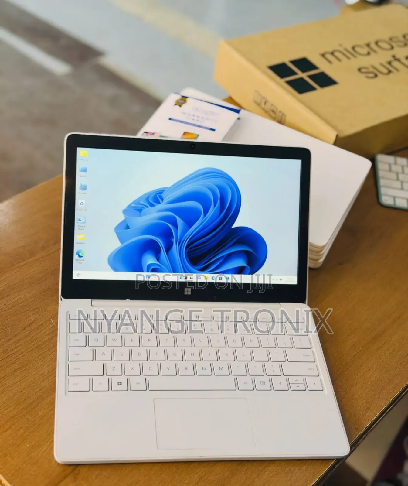 Laptop Microsoft Surface Laptop SE 8GB Intel SSD 128GB
