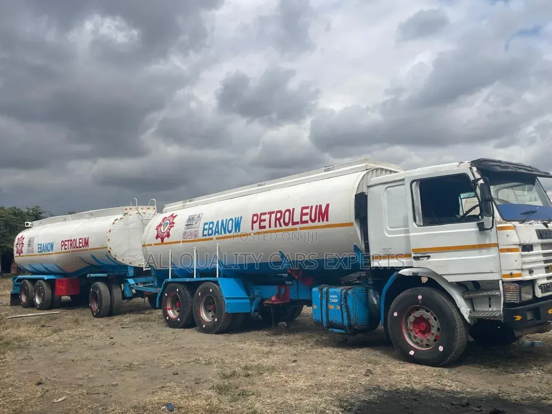 Scania 113 Pulling Double Tank