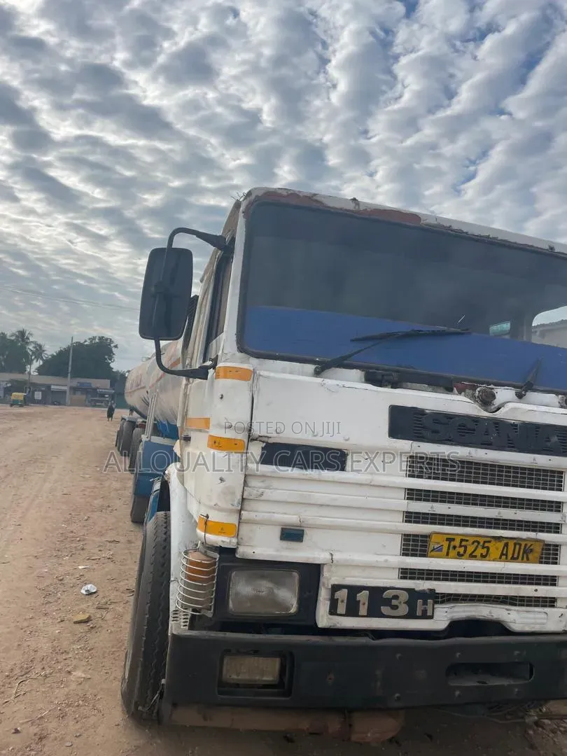 Scania 113 Pulling Double Tank