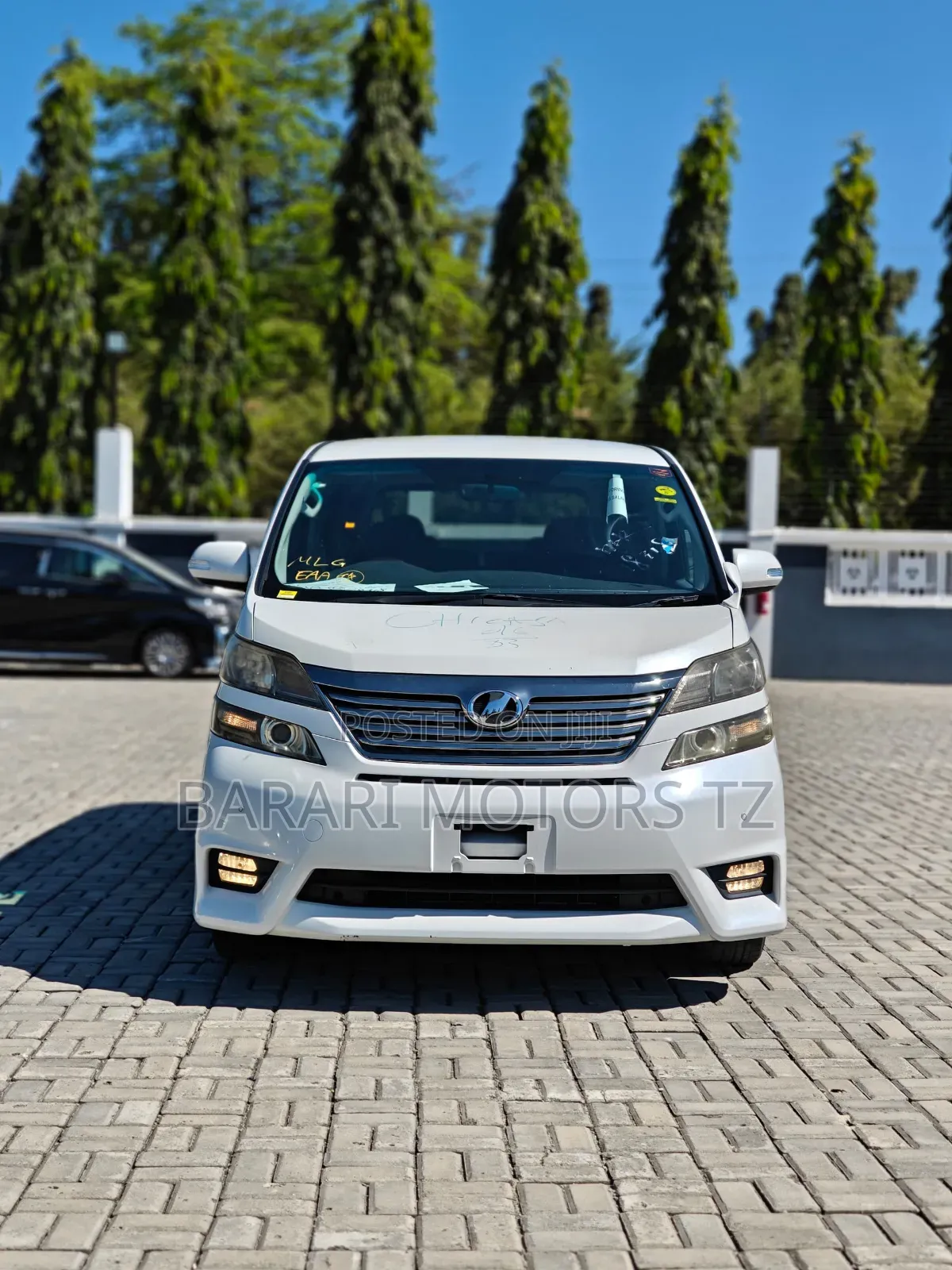 Toyota Vellfire 2010 White