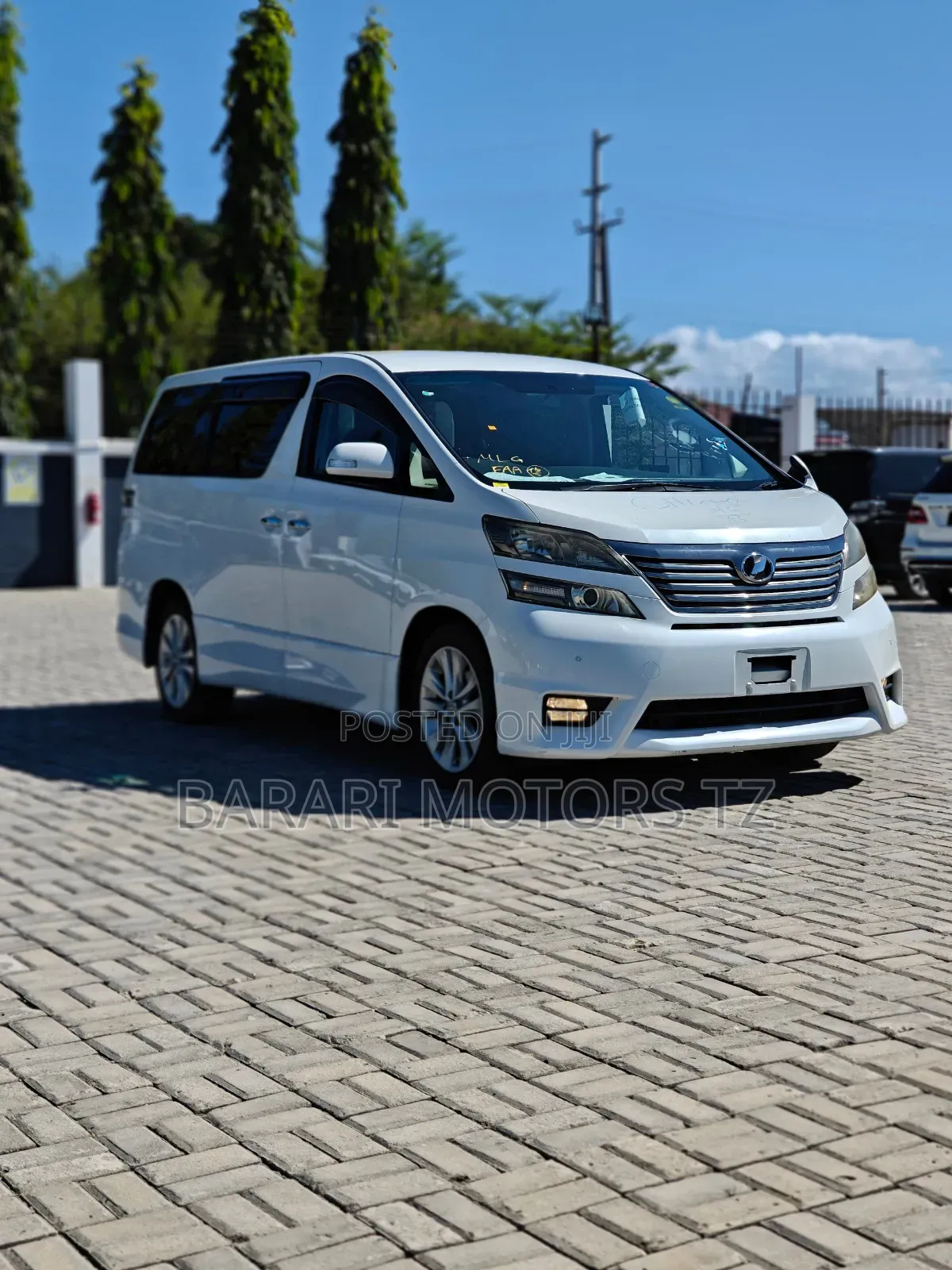 Toyota Vellfire 2010 White