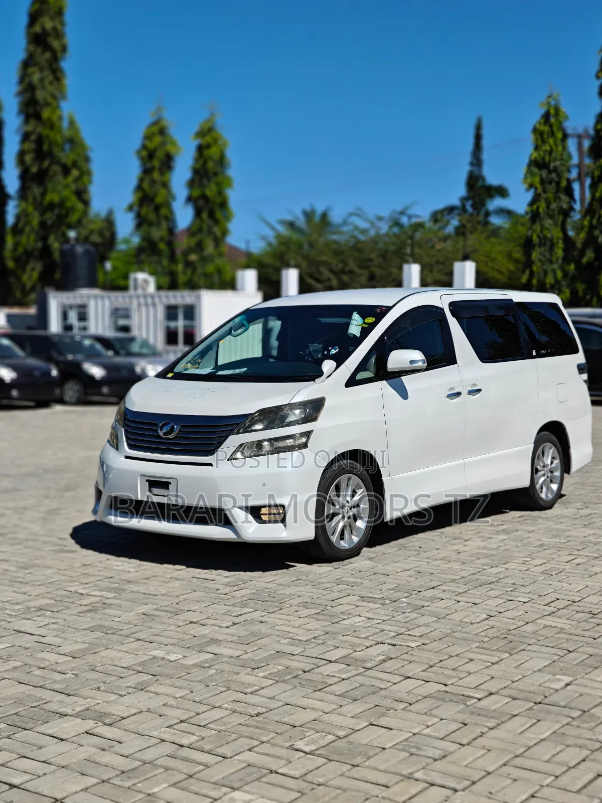 Toyota Vellfire 2010 White