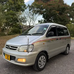 Toyota Noah 2001 Silver