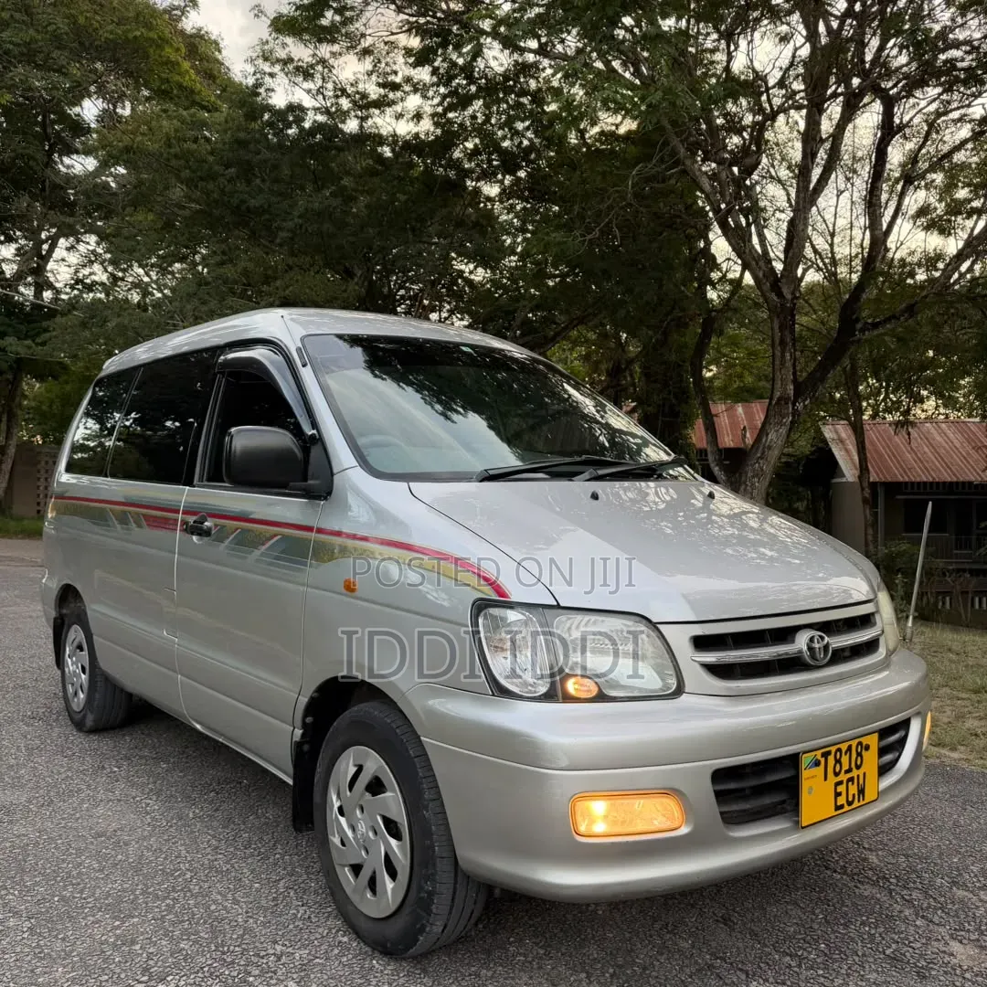 Toyota Noah 2001 Silver