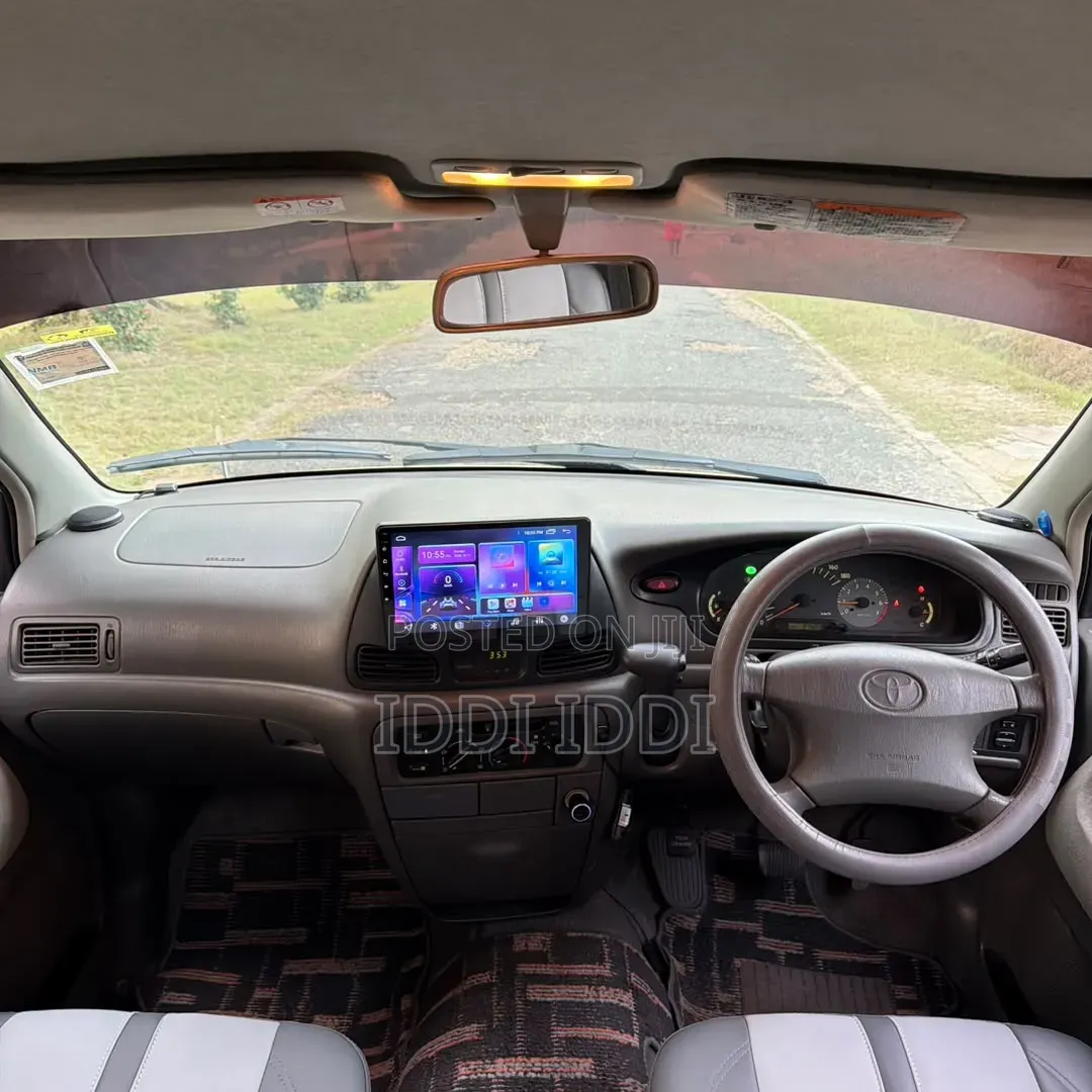 Toyota Noah 2001 Silver