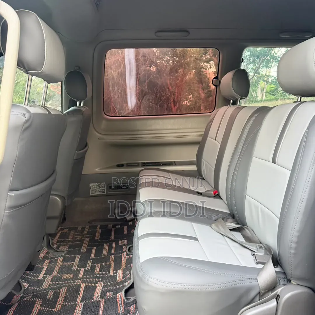 Toyota Noah 2001 Silver