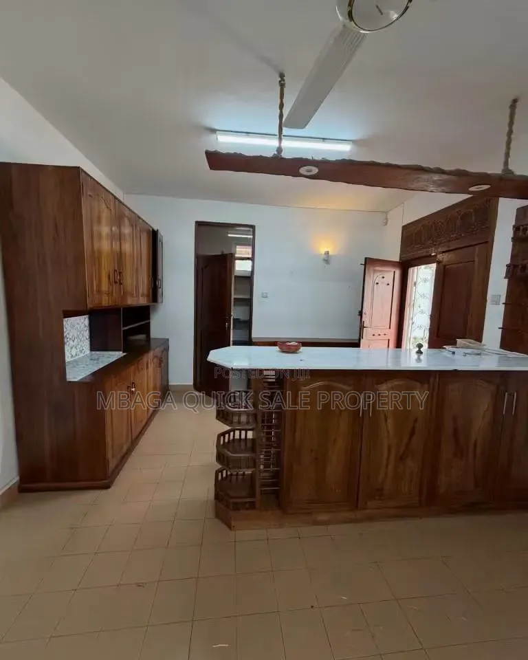 5bdrm House in Masaki for rent