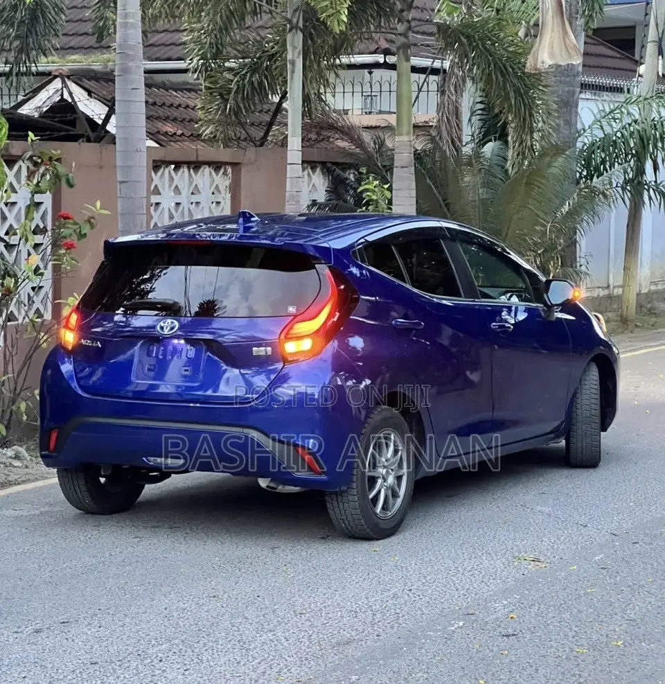 Toyota Aqua 2023 Blue