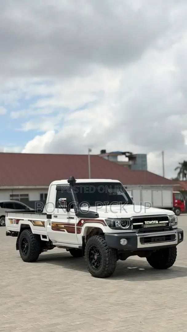 Toyota Land Cruiser 79 Series 2022 White
