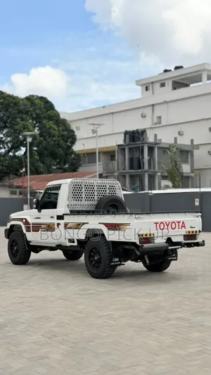 Toyota Land Cruiser 79 Series 2022 White