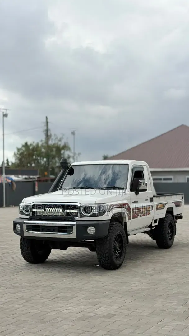 Toyota Land Cruiser 79 Series 2022 White