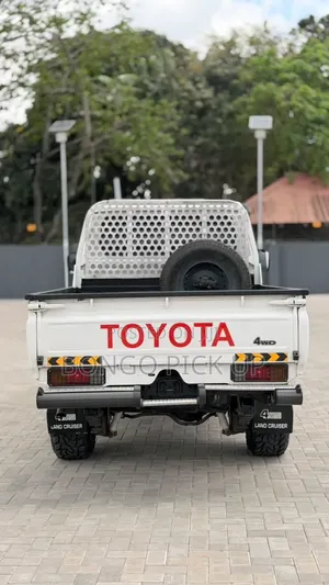 Toyota Land Cruiser 79 Series 2022 White