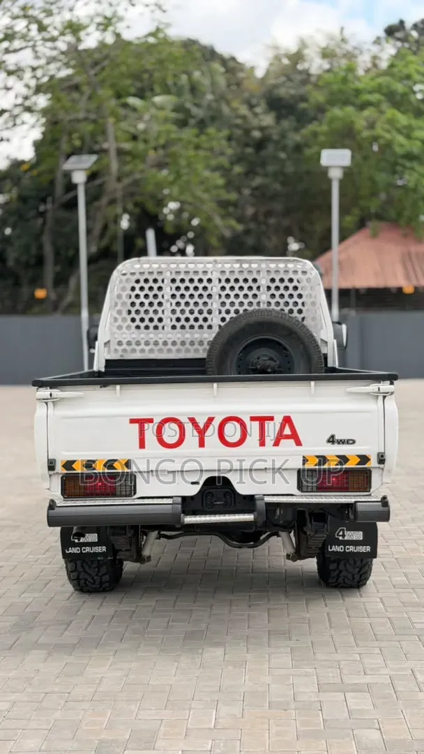 Toyota Land Cruiser 79 Series 2022 White