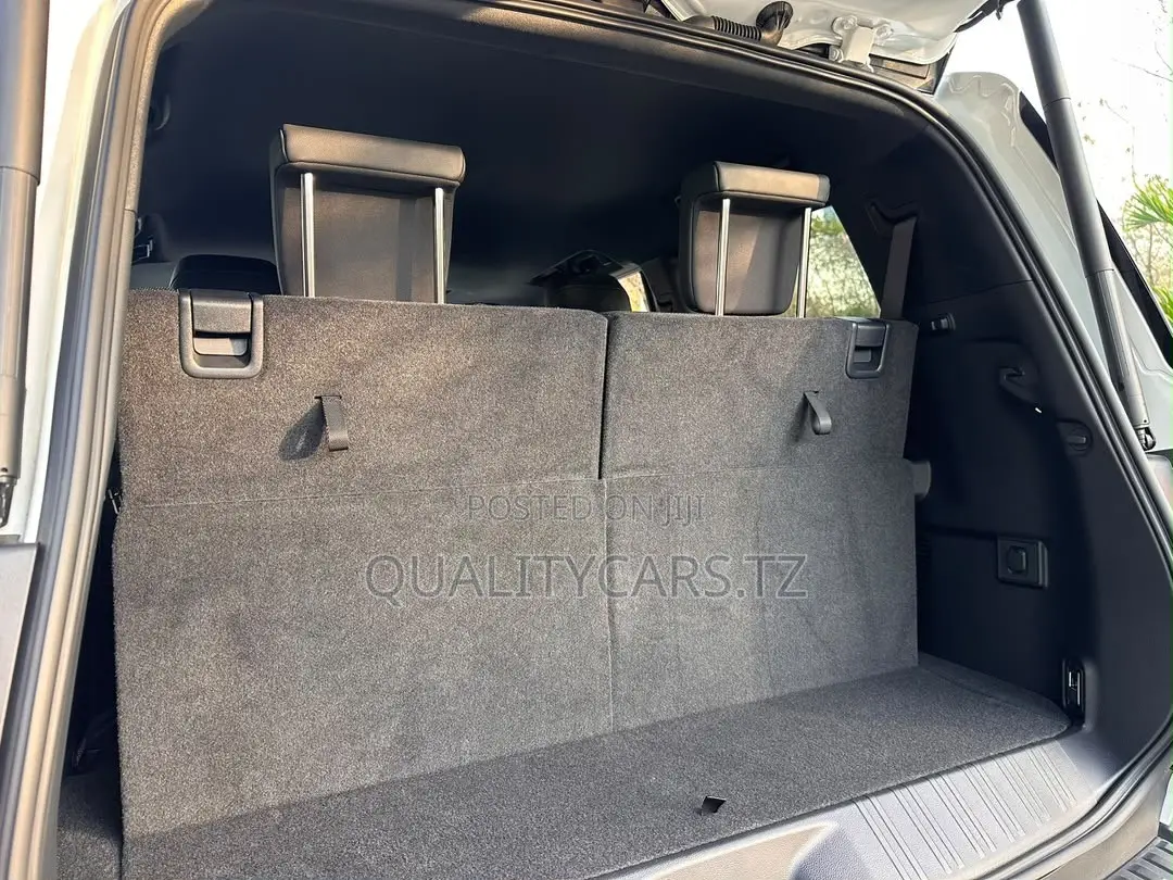 Toyota Land Cruiser Prado 2025 White