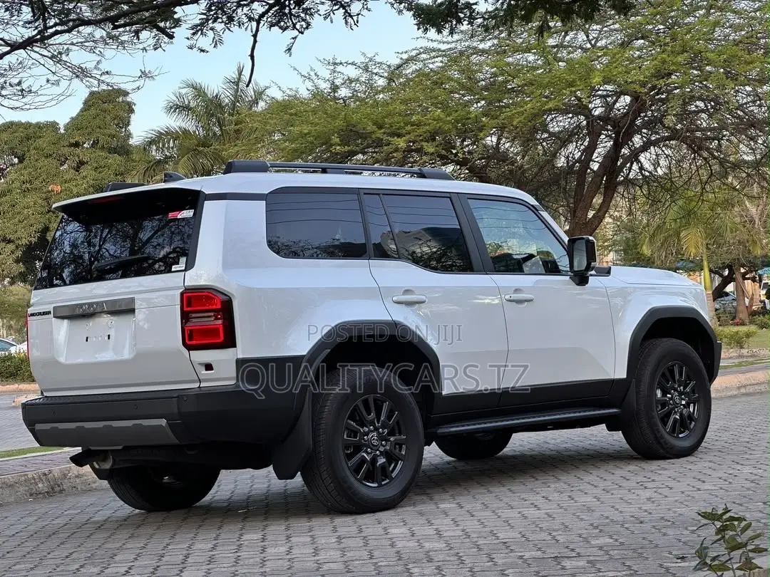 Toyota Land Cruiser Prado 2025 White