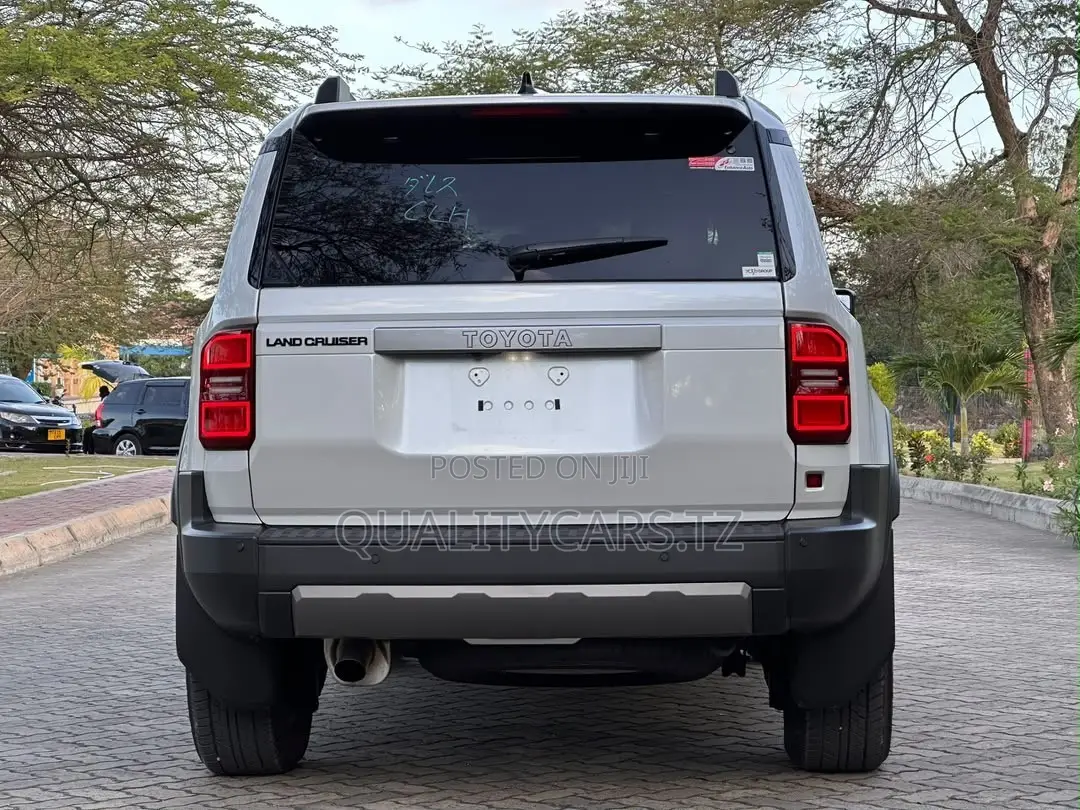 Toyota Land Cruiser Prado 2025 White