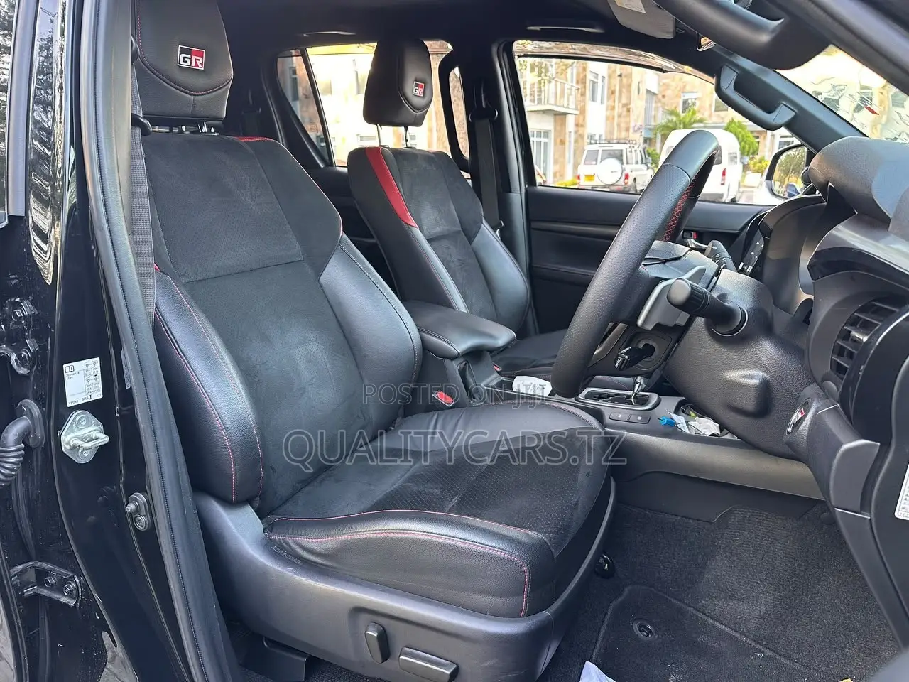 Toyota Hilux 2022 Black