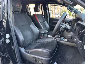 Toyota Hilux 2022 Black