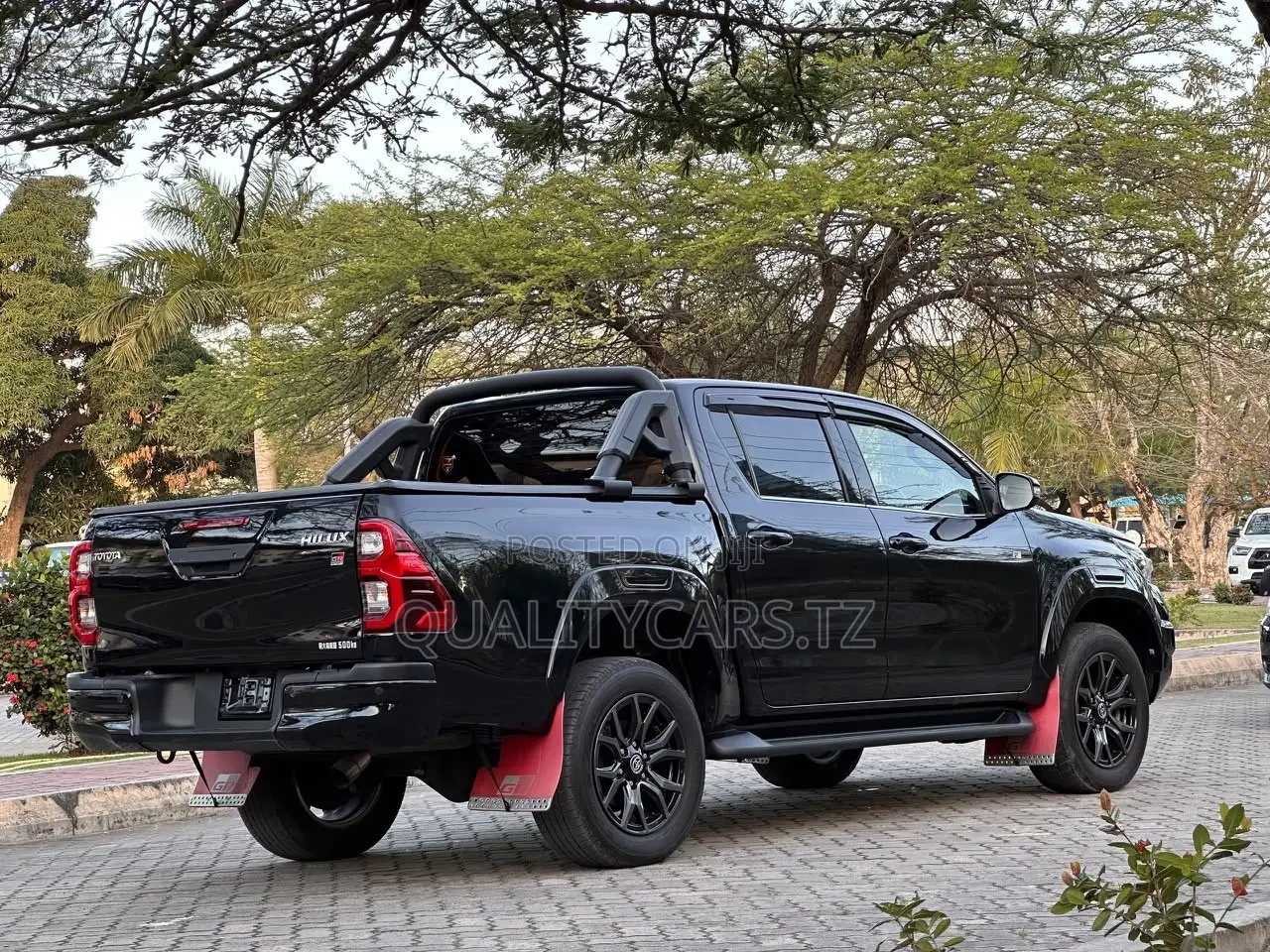 Toyota Hilux 2022 Black
