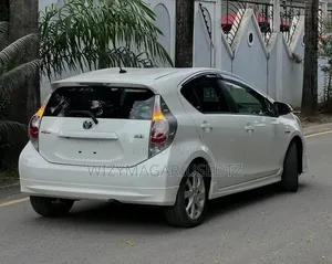 Toyota Aqua 2012 Off white